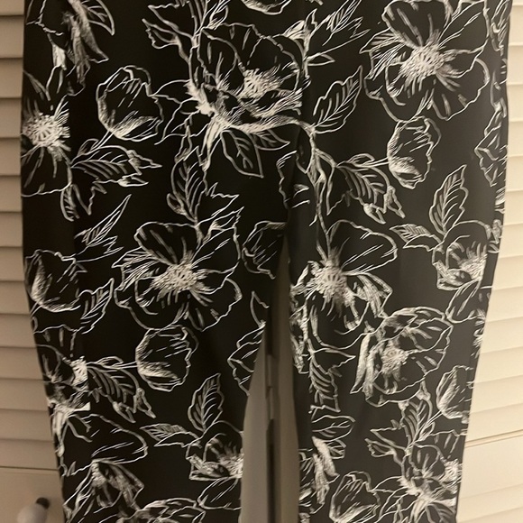 White House Black Market Flare crop pant black/white 4 - Picture 3 of 8